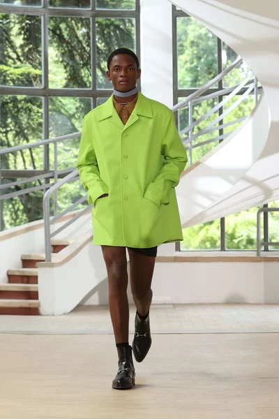 Look 30